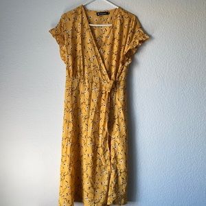 Yellow with white and blue flowers wrap dress. Size medium in womens.